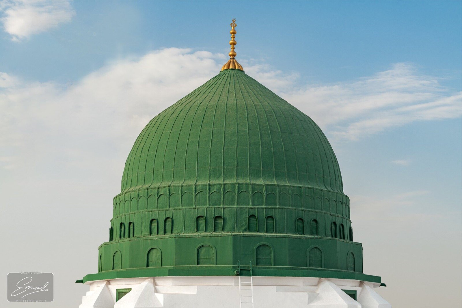 The Green Dome of Al-Masjid an-Nabawi against a clear sky