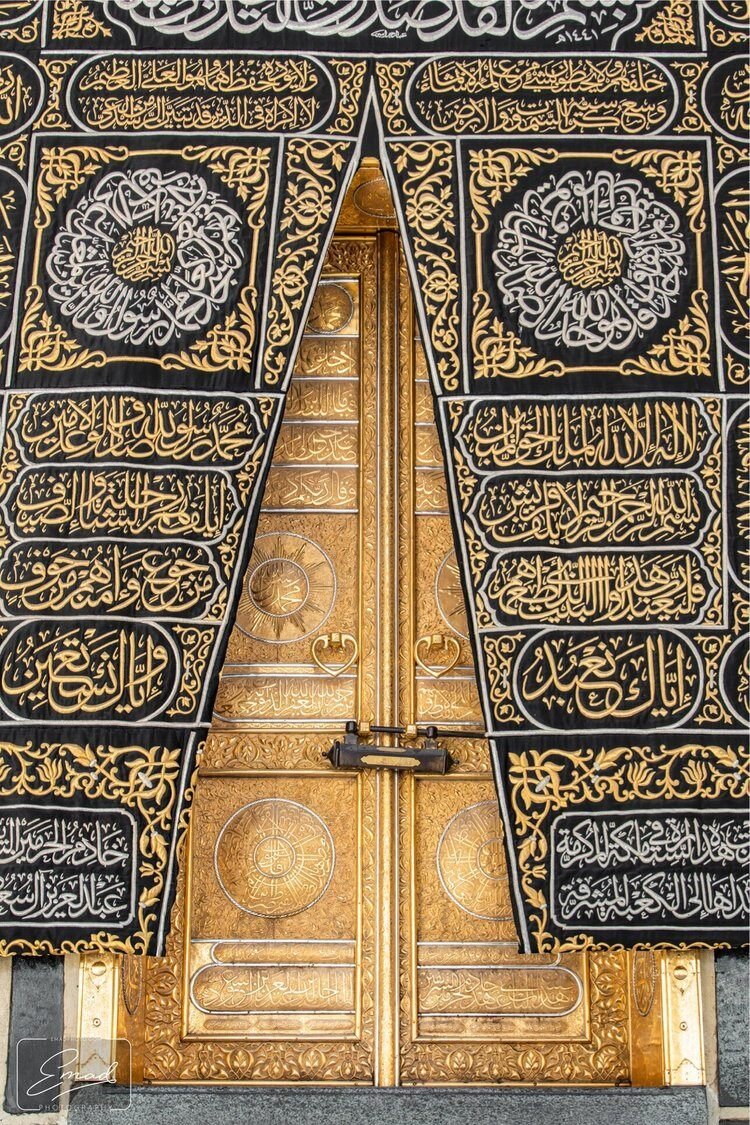 The gold door of the Ka'bah and its embroidered kiswa