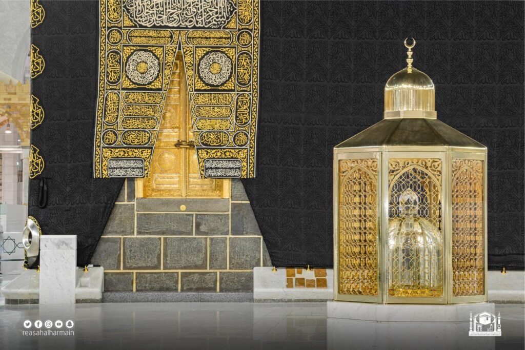 The Ka'bah door and Maqam Ibrahim in the quiet of the Haram