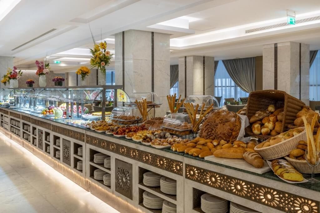 Open-buffet selection at Maien Taibah Hotel