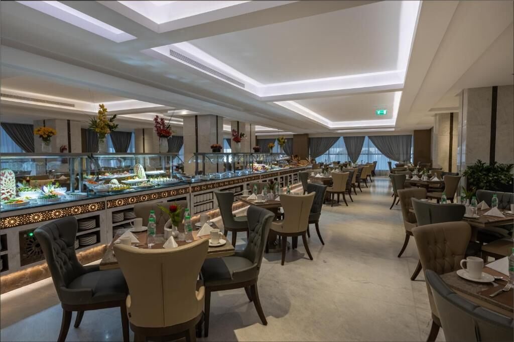Restaurant at Maien Taibah Hotel