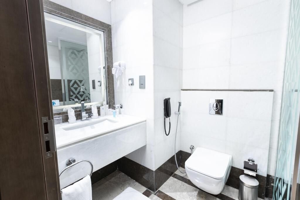 Bathroom at Maien Taibah Hotel